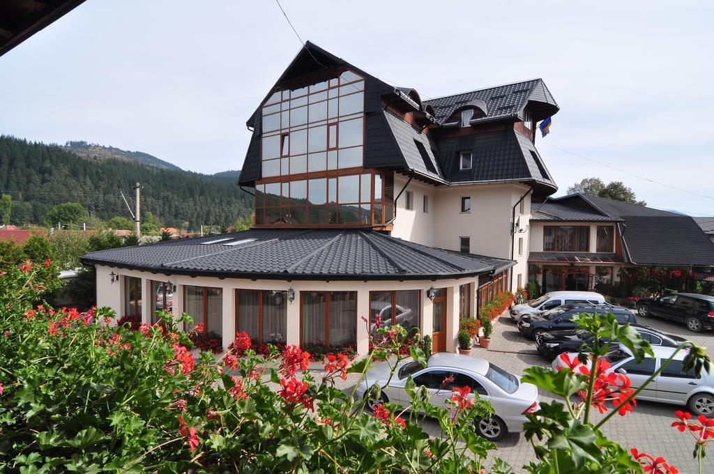 Hotel Cosmos Kimpulung Mołdawski Zewnętrze zdjęcie