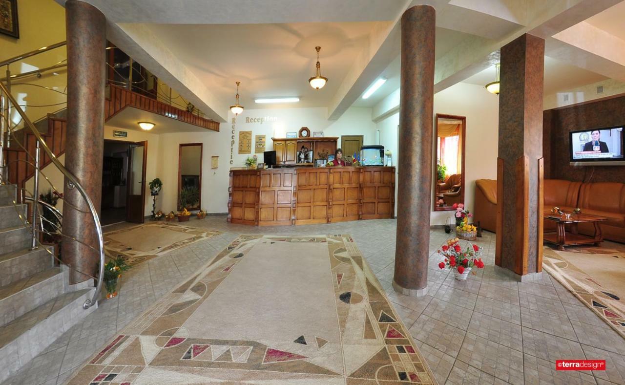 Hotel Cosmos Kimpulung Mołdawski Zewnętrze zdjęcie