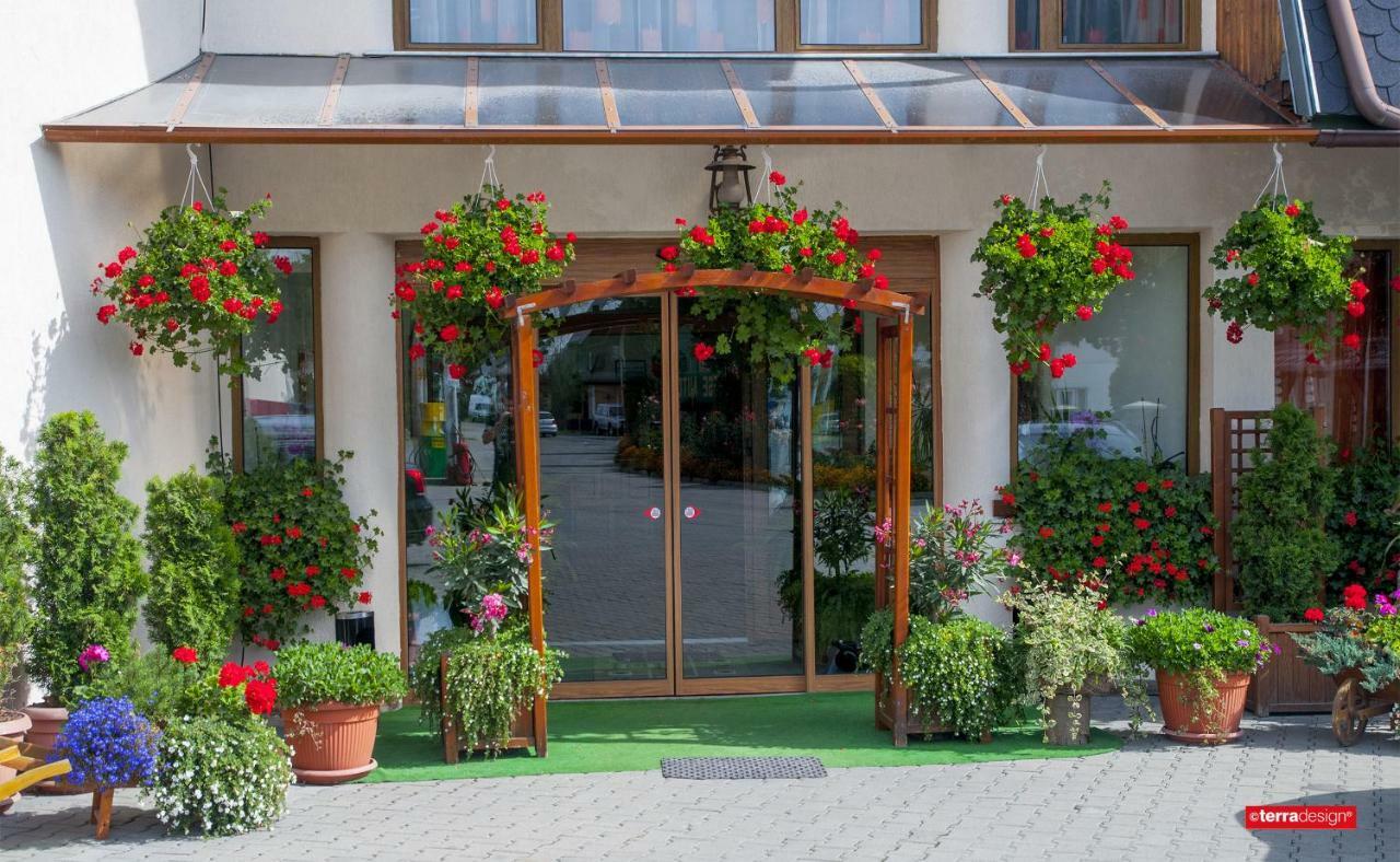 Hotel Cosmos Kimpulung Mołdawski Zewnętrze zdjęcie