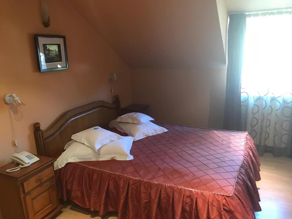 Hotel Cosmos Kimpulung Mołdawski Zewnętrze zdjęcie
